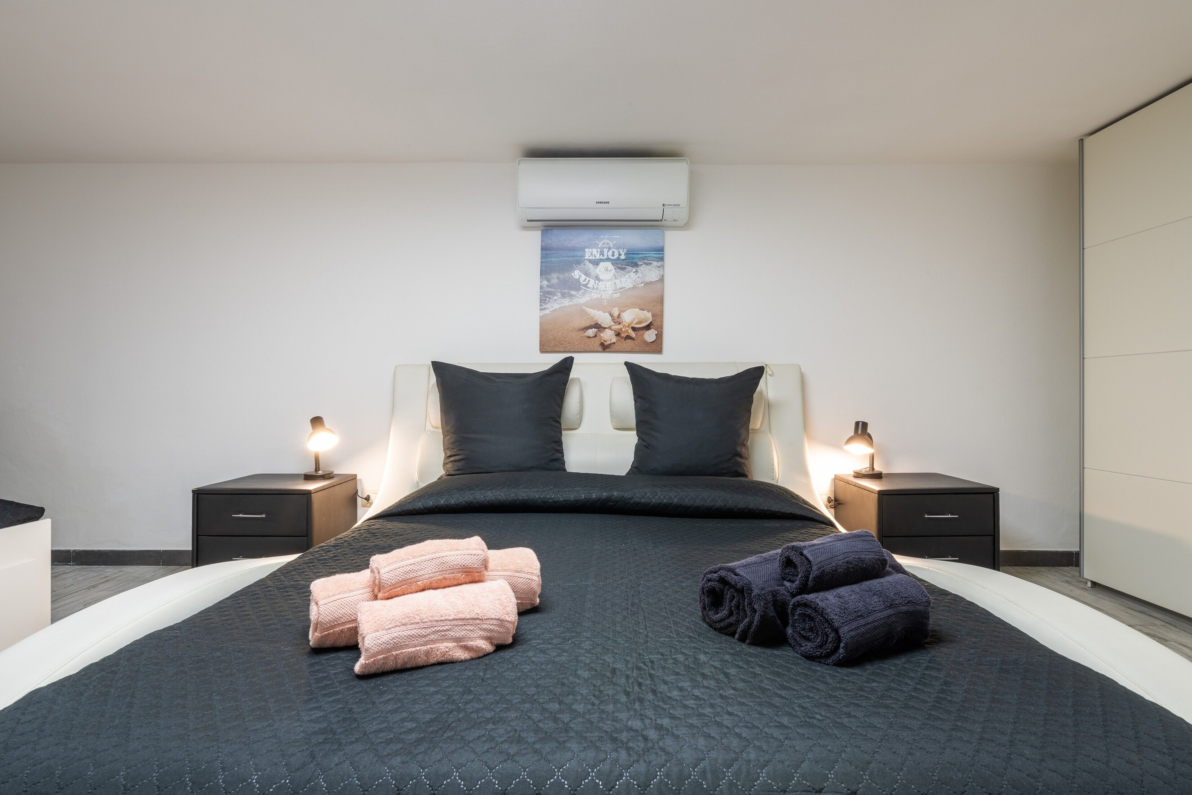 WiFi, bed sheets