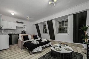 Living area - Entire Apartment in the Heart of Soho London// Best location in London (London)