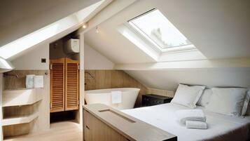 4 slaapkamers, een strijkplank/strijkijzer, gratis wifi, beddengoed