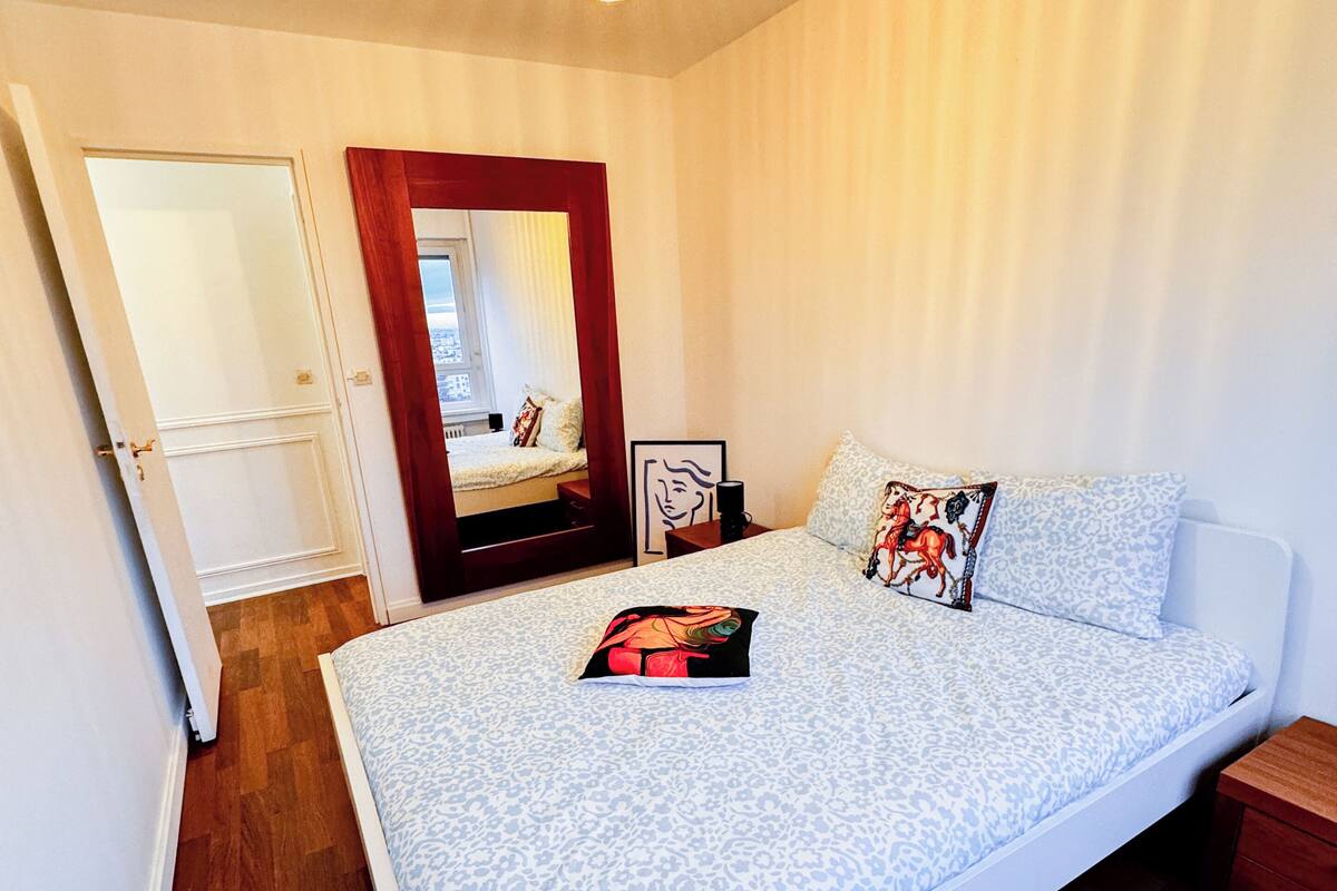 Deluxe appartement, uitzicht op stad | Verduisterende gordijnen, gratis wifi