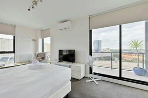 Iron/ironing board, Internet, bed sheets - Stylish2BD Penthouse Panoramic Views Nth Melbourne (North Melbourne)