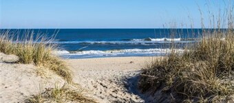 Coastal Getaway Large Clean-n-cozy 3bdrm Home
