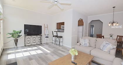 Coastal Getaway Large Clean-n-cozy 3bdrm Home