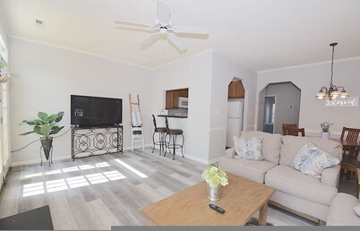 Coastal Getaway Large Clean-n-cozy 3bdrm Home