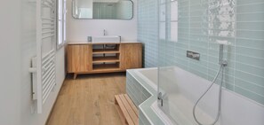 Shower, hair dryer - La Villa Mascotte | Hyper-centre, plage 200m, 6 pers (Les Sables-d´Olonne)