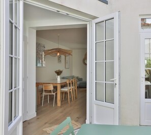 Outdoor dining - La Villa Mascotte | Hyper-centre, plage 200m, 6 pers (Les Sables-d´Olonne)