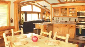 Dining - Klamath Creek Cabin-3 Bd-Hot Tub-PoolTable (Big Bear Lake)