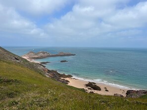 Beach nearby - Apartment 'Les Fougères' with Sea View and Wi-Fi (Erquy)