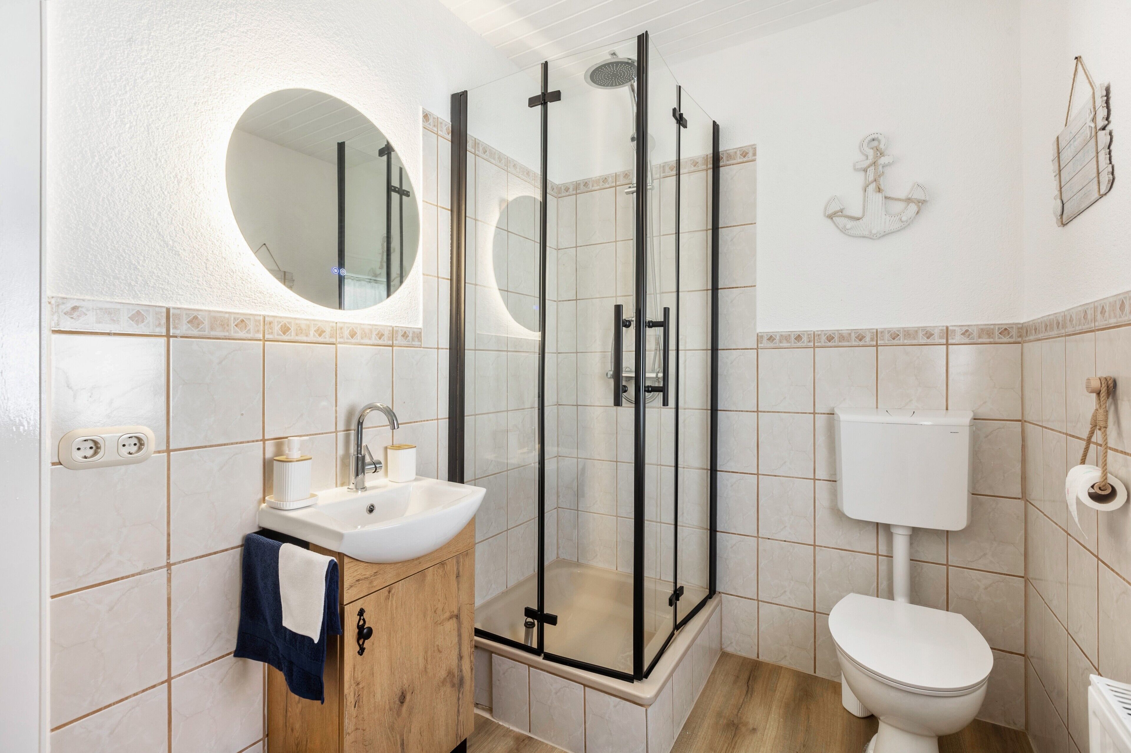 Dusche, Haartrockner, Handtücher