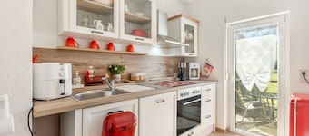 Holiday Home 'Pinki' in Kölzenhain with Private Garden and Wi-Fi