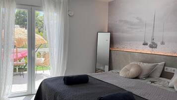 Iron/ironing board, WiFi, bed sheets