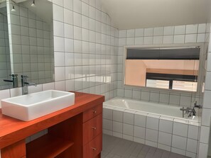 Douche, serviettes fournies