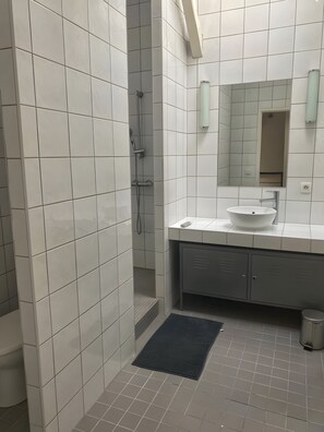 Douche, serviettes fournies