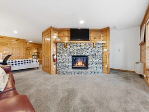 Cabin, Multiple Beds (Dolly's Dream #292) | Interior - Dolly's Dream #292 (Pigeon Forge)
