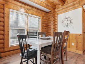 Cabin, Multiple Beds (Dolly's Dream #292) | Dining - Dolly's Dream #292 (Pigeon Forge)
