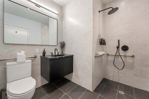 Dusche, Haartrockner, Shampoo