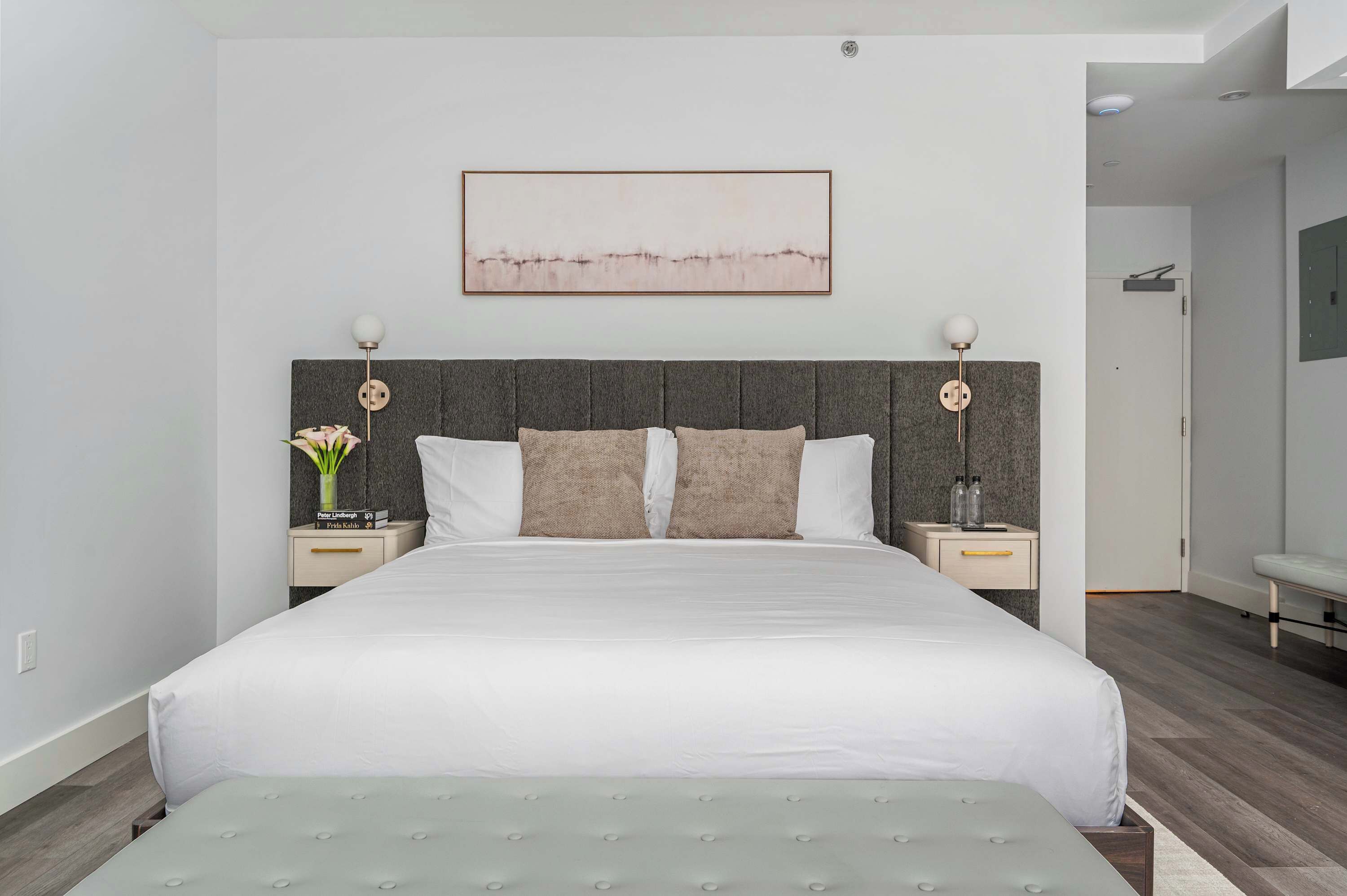Desk, iron/ironing board, WiFi, bed sheets