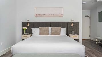 Desk, iron/ironing board, WiFi, bed sheets