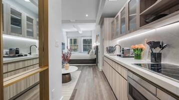 Fridge, microwave, stovetop, dishwasher