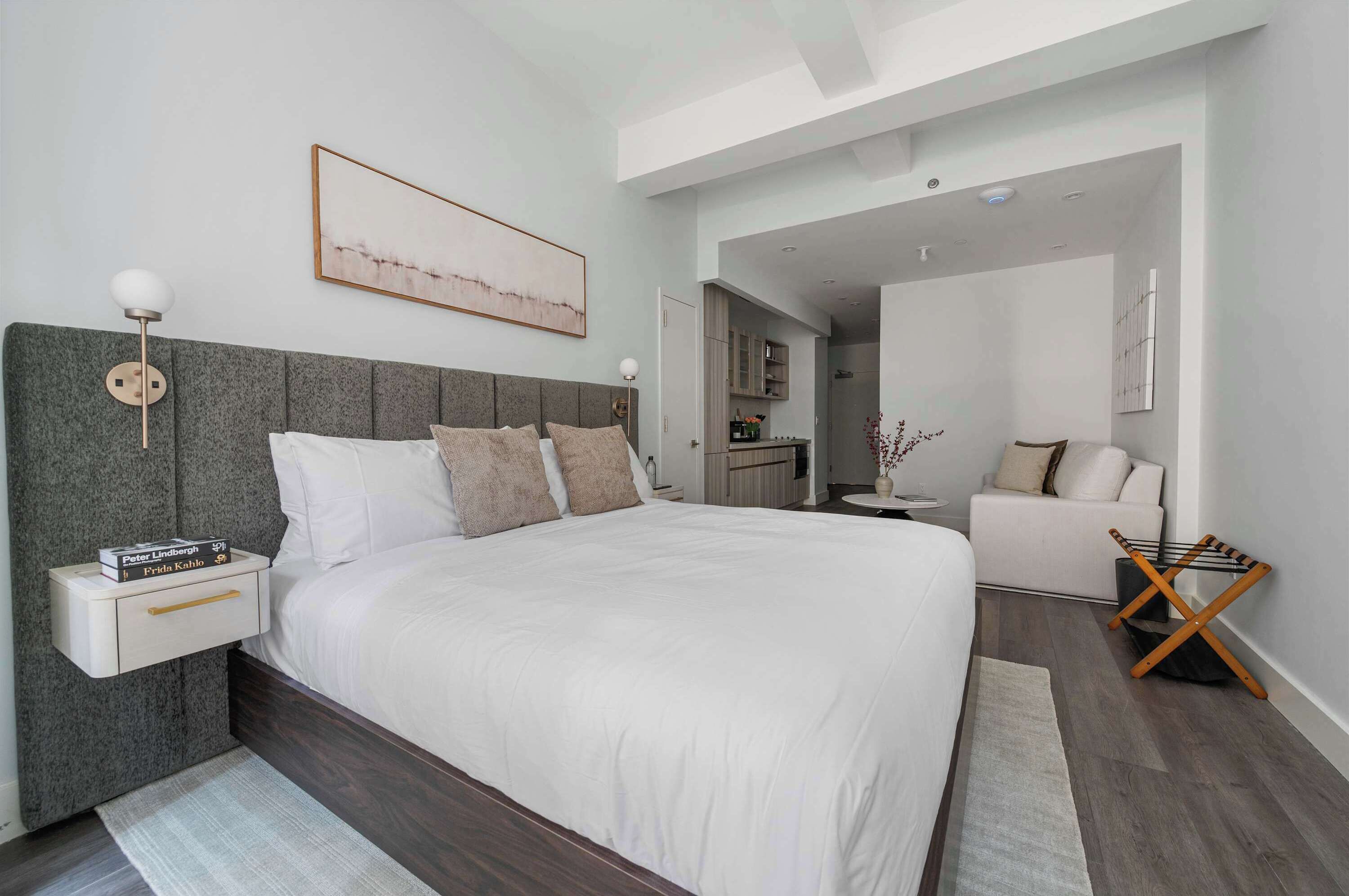 Desk, iron/ironing board, WiFi, bed sheets