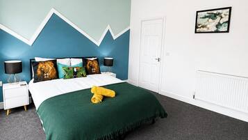 Iron/ironing board, free WiFi, bed sheets