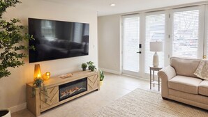 Living area - Spacious Coastal 4-BR Retreat Walk to Beach & Pier Pet Friendly (Old Orchard Beach)