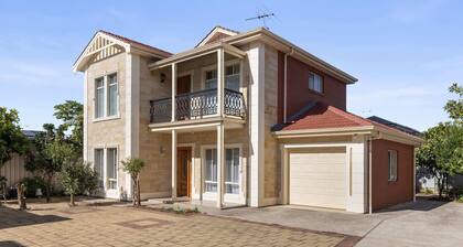 Family-Friendly 4-Bed Home with Parking