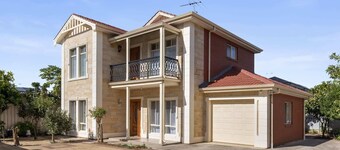Family-Friendly 4-Bed Home with Parking
