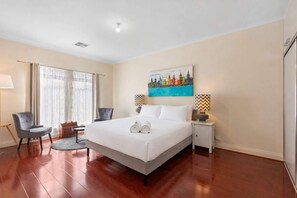 Iron/ironing board, WiFi, bed sheets