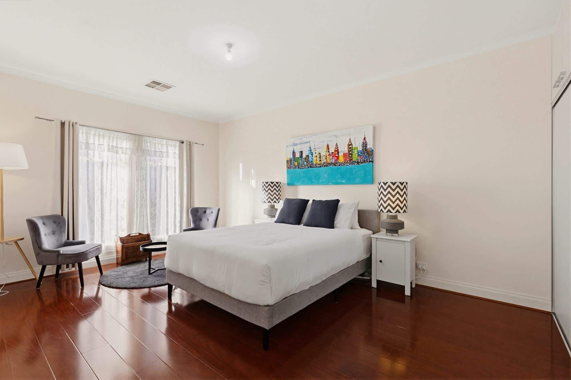 4 bedrooms, iron/ironing board, WiFi, bed sheets