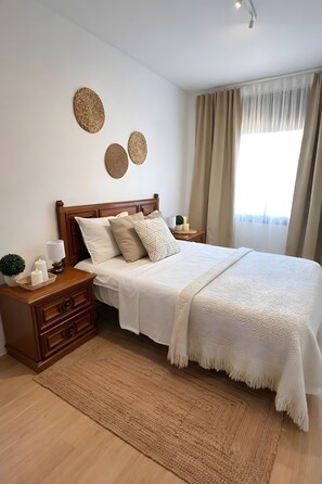 Iron/ironing board, WiFi, bed sheets