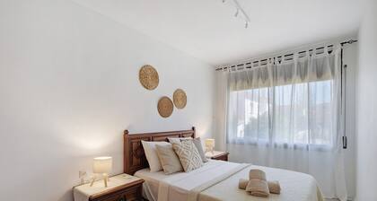 Casa del Mar Costa Daurada: Private Patio with Barbecue, Wi-Fi, and Air Conditioning