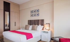 Iron/ironing board, WiFi, bed sheets - 2-BR apartment Gym & pool in Kilimani near Nairobi Hospitals and city attraction (Nairobi)