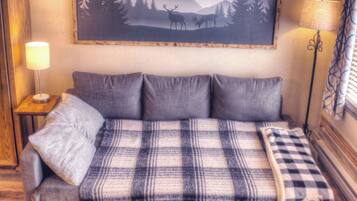 Iron/ironing board, internet, bed sheets