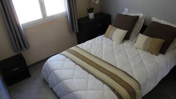 Iron/ironing board, WiFi, bed sheets