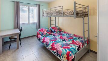 Iron/ironing board, WiFi, bed sheets