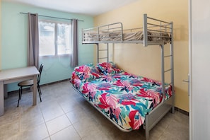 3 bedrooms, iron/ironing board, WiFi, bed sheets - House with Pool in Anduze – Peace, Nature, and Relaxation (Anduze)