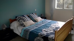Iron/ironing board, WiFi, bed sheets