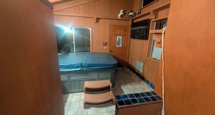 Peaceful Retreat in the Ranch with Adjustable Queen Bed and Jacuzzi
