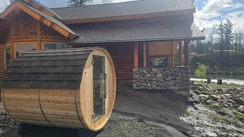 Tranquil River Front log cabin retreat