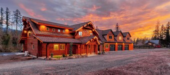 Tranquil River Front Log Cabin Retreat