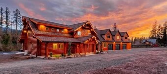 Tranquil River Front log cabin retreat