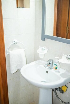 Bathroom - Tinas House (Karpathos)