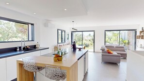 Interior - Contemporary air-conditioned villa in Fréjus with swimming pool for 6 people (Fréjus)