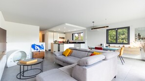 Living area - Vrbo Property (Fréjus)