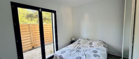 3 chambres, fer et planche Ă repasser, Wi-Fi, draps fournis
