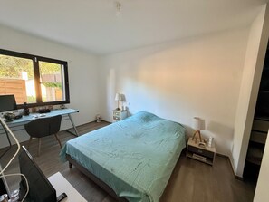 Room - Vrbo Property (Fréjus)