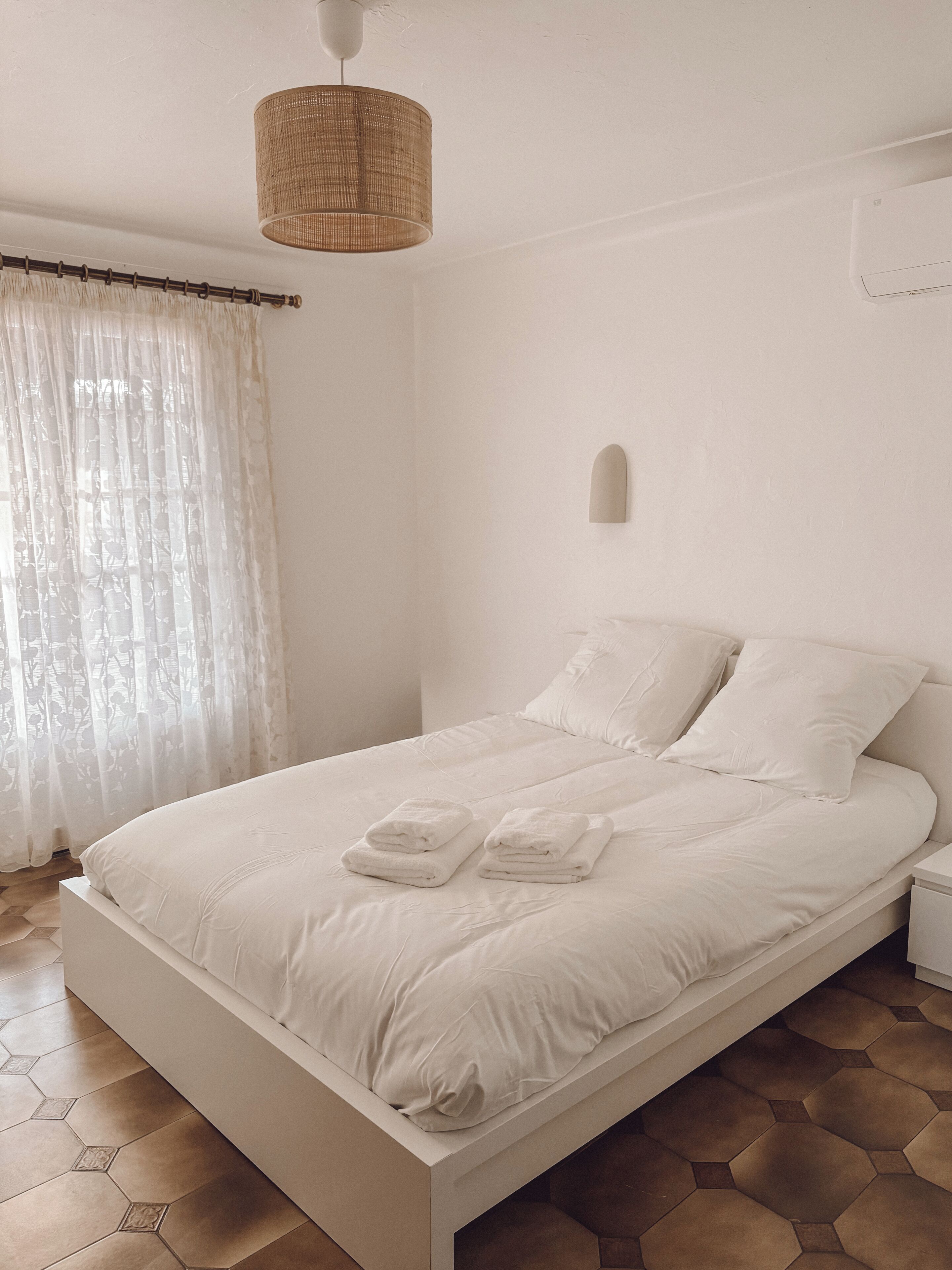4 bedrooms, WiFi, bed sheets