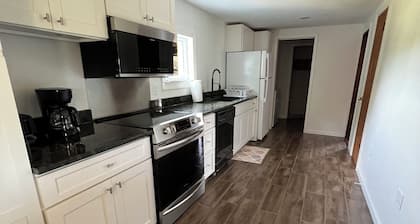 Rustic 3-bedroom farmhouse in fabulous Pittsville, 20 minutes from the beach
