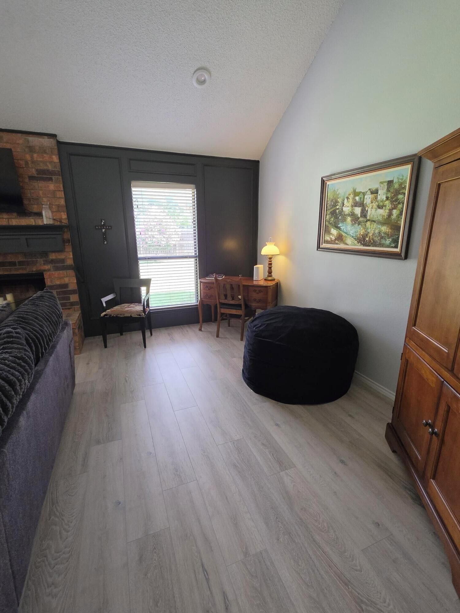 Christie Drive Retreat - Fully Updated 3-bed, 2/bath House W/garage Parking! - Frisco, TX